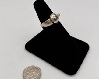 Another view of 14kt white gold and diamonds ring in art moderne design