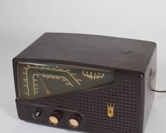 1940s Zenith AM/FM radio with traditional Zenith crown emblem