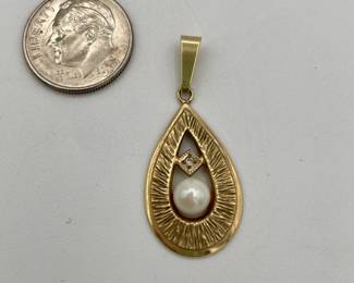 14kt gold pendant with diamond and pearl