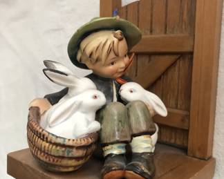 Another view of vintage Goebel Hummel Bookend 61A "Playmates" TMK 2
