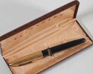 Vintage fountain or pencil in original Eversharp case 
