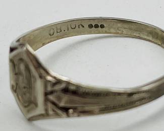 Closeup of 10kt gold signet ring in original case from McEntee's Oklahoma City