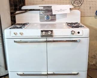 1950s Oxford Universal "Comfort Touch" 4-burner stove / oven