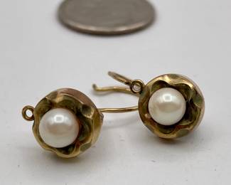 Closeup of 8kt gold pierced earrings with pearls in round cinquefoil frame 
