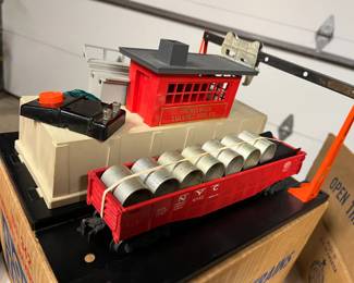 Lionel Train Lionelville Culvert Pipe Co red shed loader and building 