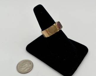Another view of 10kt gold men's ring with rectangular garnet