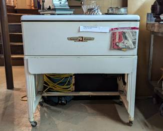 Vintage Speed Queen linen ironer, late 1940s / early 1950s