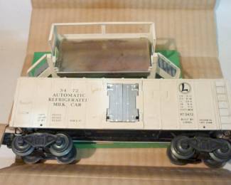 Lionel Trains Automatic Refrigerated Milk Car with platform No. 3472 post-War 1949-53, original box in slightly damaged condition