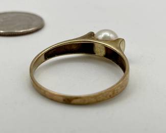 Closeup of 8kt gold ring set with a pearl