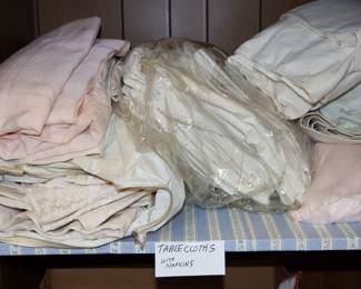 Tablecloths with napkins