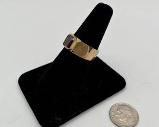 Another view of 10kt gold men's ring with rectangular garnet