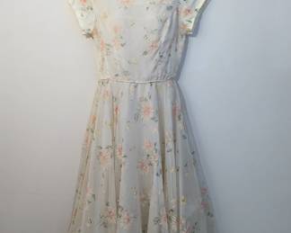 Women's short sleeved dress, floral pattern, full skirt