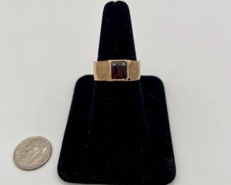10kt gold men's ring with rectangular garnet
