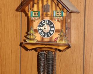 Vintage Black Forest Chalet cuckoo clock