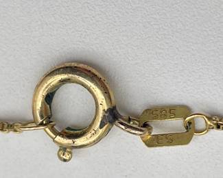 Closeup of clasp on 14kt gold necklace with pearl pendant