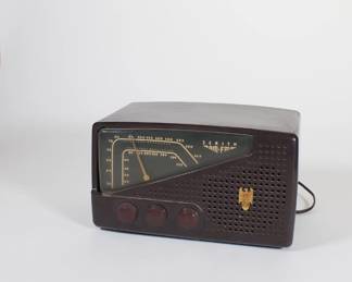 1940s Zenith AM/FM radio - rare model with an Eagle crest instead of the traditional Zenith crown emblem