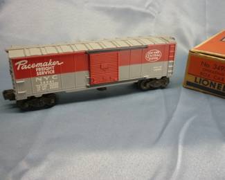 Lionel Trains Operating Box Car (New York Central/Pacemaker) No. 3494, Post-War 1955 with original box in good condition with instruction sheet. Gray painted on red body casting