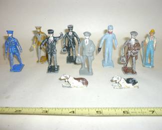 Lead Figures (1950s), 8 figures: policemen, workers, etc.
and 2 dogs