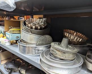 More baking pans, trays, cake/tort pans, roasters