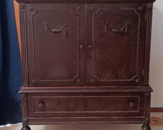 Vintage Mohogany Buffet/Armoire - This lovely buffet has 4 drawers and is in overall good condition. Original finishing. Please note that the left cabinet central woodwork is damaged. 