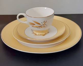 Vintage Century Service Autumn Gold Wheat Dinnerware 4 Piece Place Setting - This classic four-piece set includes a 10" dinner plate, 7" bread plate, 6" saucer, and a teacup, all in near-new condition