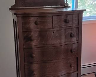 Absolutely gorgeous tigerwood bureau/dresser, all original wood work and finish! A stunning addition to any home!

Please note, as seen in the photos, one drawer has a crack. 