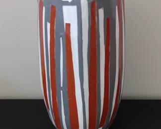 Original Kate Tremel Pottery Vase - Beautiful handmade and glazed vase

The artist has since changed her style, making this a more rare find

Has been on display, but has never been used as a vase