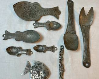 T W Pewter spoons & hook