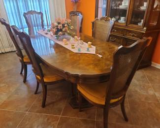 White Turn Co. Dining Room Table with Removable Leaf