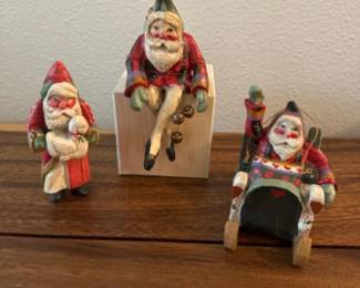 19 HouseofHattenSantaOrnamentTrio
