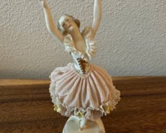 53 AckermannFritzeVolkstedtLaceworkBallerina