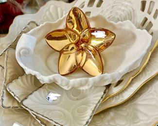 BACCARAT FLOWER AMONGST LENOX.