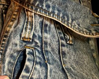 ACID WASHED JEANS.