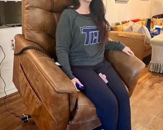 LIKE NEW GOLDEN PR-446 DELUNA DIONE LIFT CHAIR