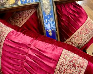 LOVELY SANTOS CROSS-BROKEN GLASS.