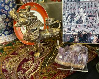 CHINESE LION FOO DOG, AMETHYST, AMAZING TEXTILE.