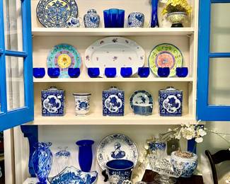 BLUE AND WHITE POPS!