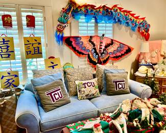 BLUE JEAN SLEEPER SOFA WITH 6 PILLOWS.