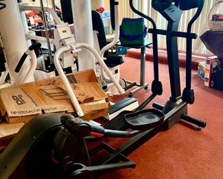 LIFE FITNESS ELLIPTICAL