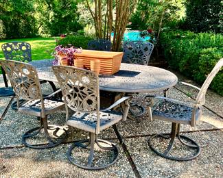UPSCALE PATIO DINING TABLE WITH 6 CHAIRS.