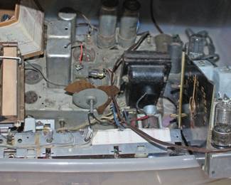 Electronics inside Radio