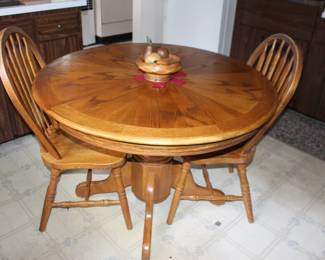 Oak Dining Table Two Chairs has Leaf