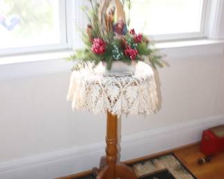 Small Round Table, Floral