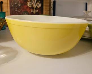 Pyrex A-32 Yellow Mixing Bowl