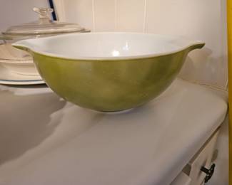 Pyrex Olive Green 20 Bowl