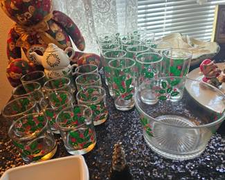 1950’s Bartlett-Collins Piece Christmas Holly Set of Glasses  & Bowl