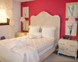 Henredon Queen Size Bedroom Set (Queen Bed, Mattress Set, 2 Night Stands, Armoire, Dresser with Mirror)