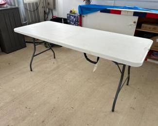 6' FOLDING TABLE