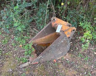 24" BACKHOE BUCKET