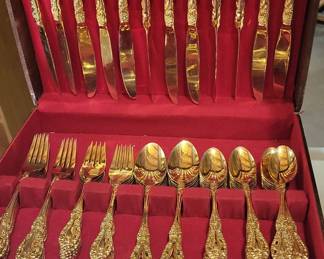 02 Golden Lifetime Flatware Set